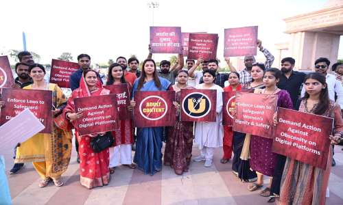 लखनऊ में डॉ. प्रियंका मौर्य की अगुवाई में 'जन आक्रोश रैली', अश्लील डिजिटल कंटेंट के खिलाफ उठी बुलंद आवाज़