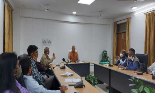 चार दिवसीय टीकाकरण उत्सव का कुलपति डॉ बिजेंद्र सिंह ने किया समीक्षा।